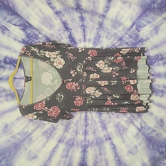Torrid Women's Foral Flowy High Low Short Sleeve Top Size 00 M-L - Picture 1 of 10